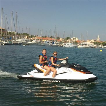 Randonnée en Jet Ski sur l’Étang de Berre — jet-ski à l’Étang de Berre